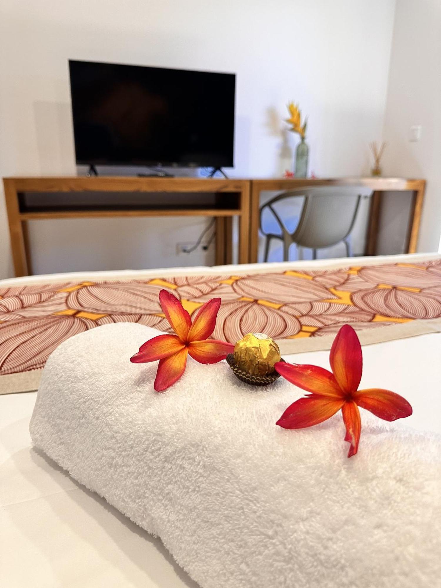 Ononui Lodge Airport, Ocean-View, Private Bathroom And Balcony, Free Wifi And Parking, On-Site Car Rental Faaa Bagian luar foto