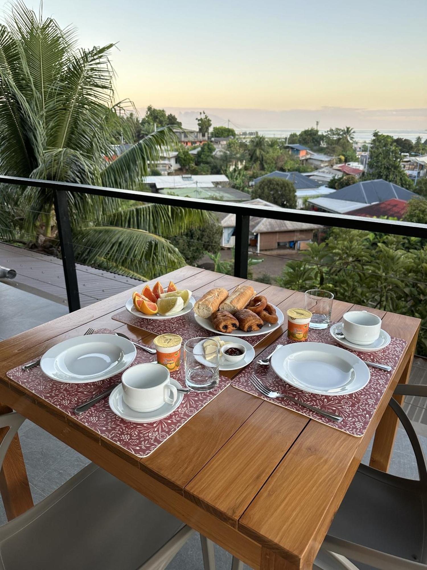 Ononui Lodge Airport, Ocean-View, Private Bathroom And Balcony, Free Wifi And Parking, On-Site Car Rental Faaa Bagian luar foto